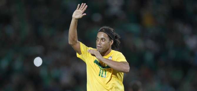  Na Copa do Mundo de 2022, Ronaldinho Gaúcho fez golaço contra a Inglaterra!