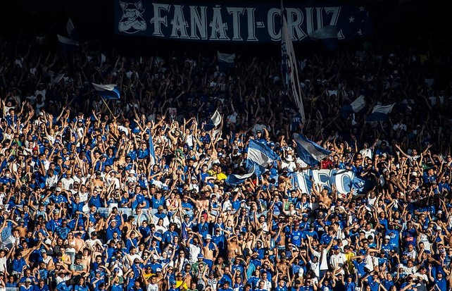  Torcida do Cruzeiro faz a festa no Mineirão