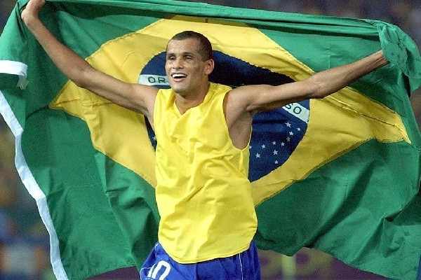  Rivaldo fez dois gols na vitória do Brasil sobre a Dinamarca na Copa do Mundo de 1998!