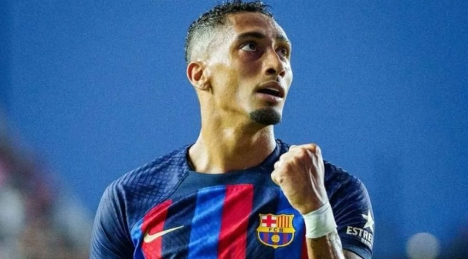  Raphinha com sua nova camisa para a temporada da Europa!