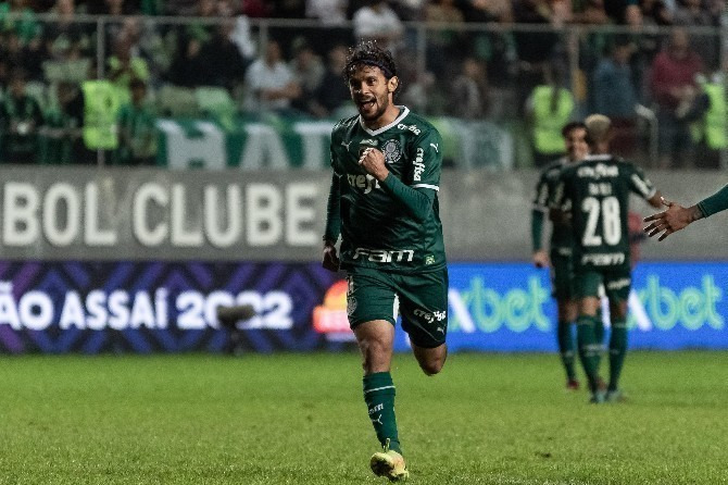  Scarpa marcou o gol da vitória do Palmeiras
