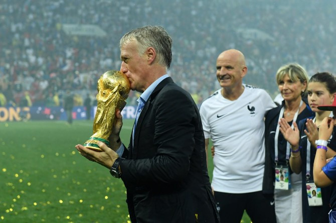  Didier Deschamps tomou três cartões quando foi capitão da França na Copa do Mundo de 1998!