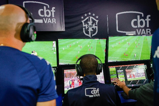  VAR - árbitro de vídeo - já é realidade no futebol mundial!