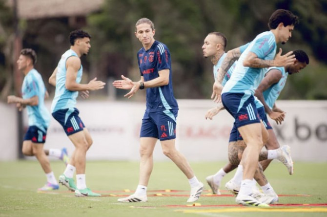  Filipe Luís passou ileso e não recebeu nenhum cartão no Brasileirão!