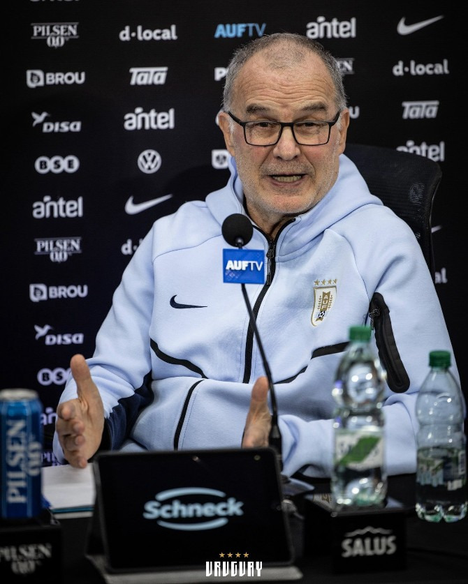  Experiente, o argentino Marcelo Bielsa comandará o Uruguai na Copa 2026!