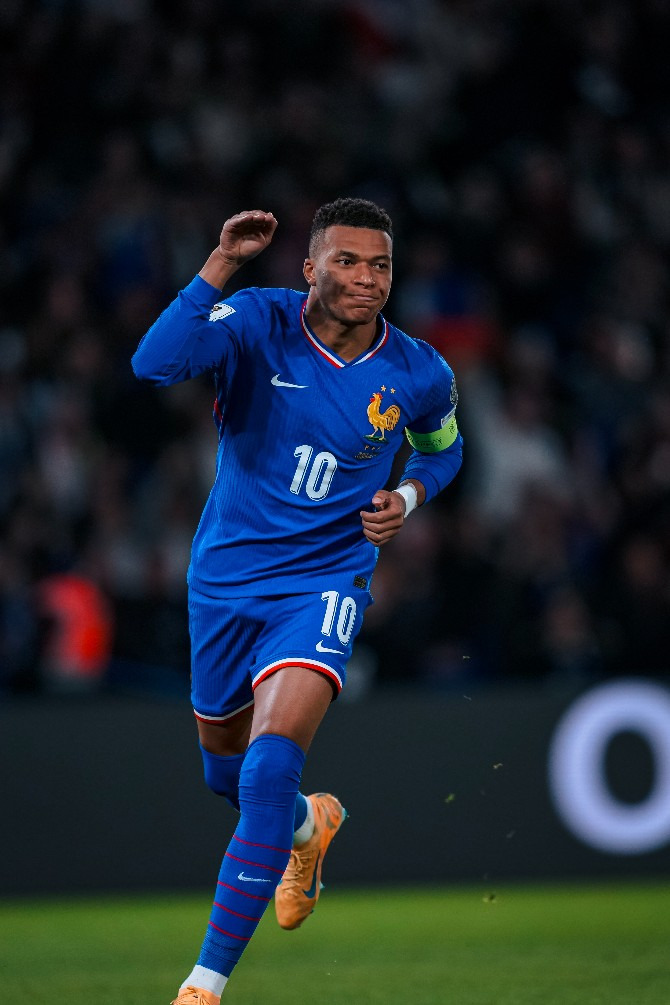 Mbappé poderá passar Just Fontaine e se tornar artilheiro máximo da França em Copas!